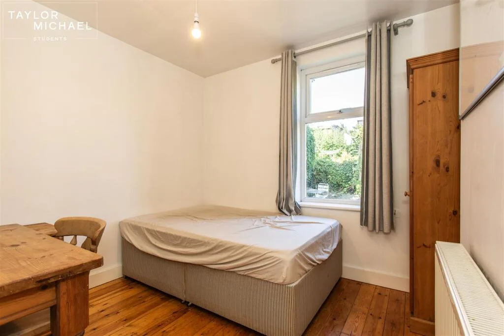 6 bedroom terraced house for rent