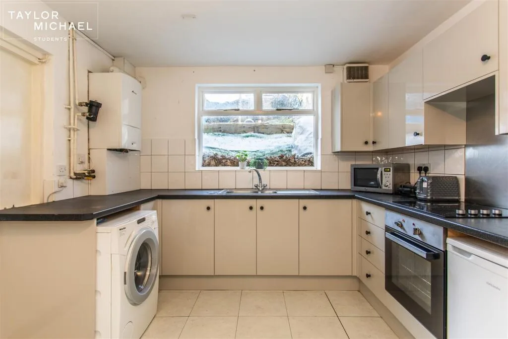6 bedroom terraced house for rent
