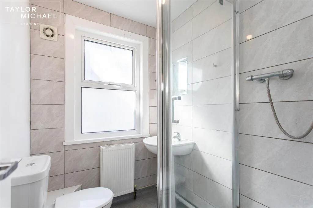 6 bedroom terraced house for rent