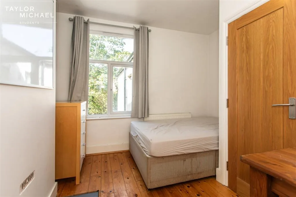 6 bedroom terraced house for rent