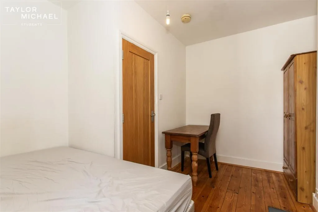 6 bedroom terraced house for rent