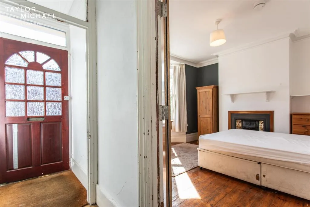 6 bedroom terraced house for rent