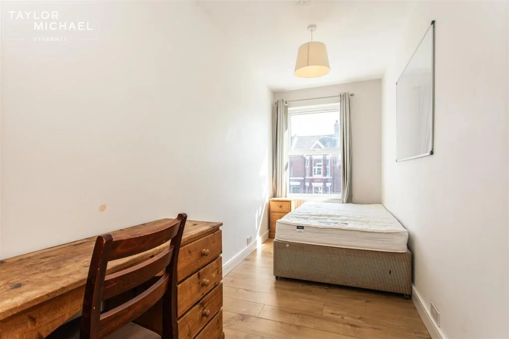 6 bedroom terraced house for rent