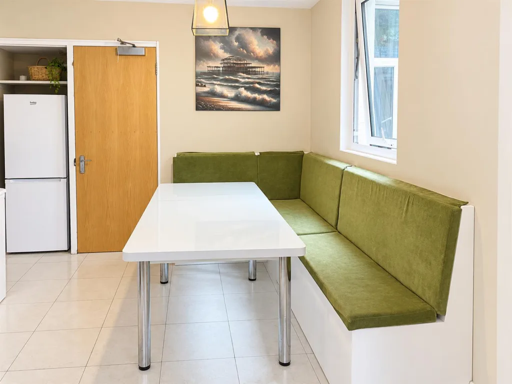 6 bedroom terraced house for rent