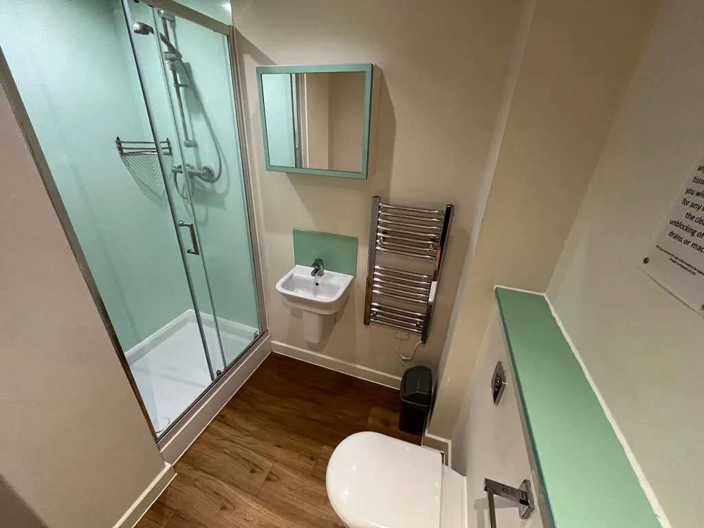 5 bedroom flat for rent