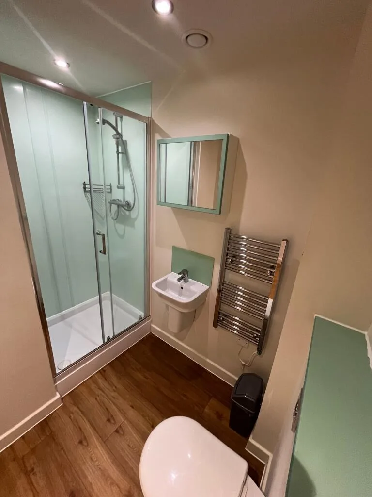 5 bedroom flat for rent