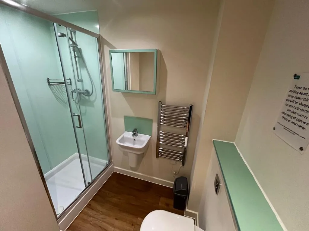5 bedroom flat for rent