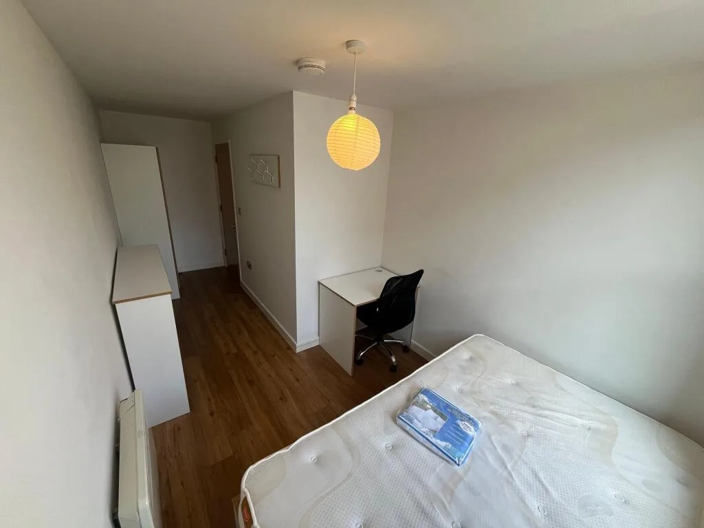 5 bedroom flat for rent