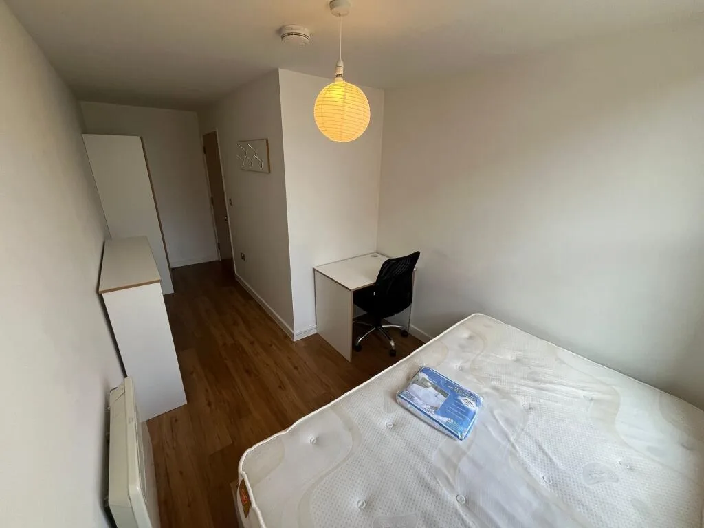 5 bedroom flat for rent
