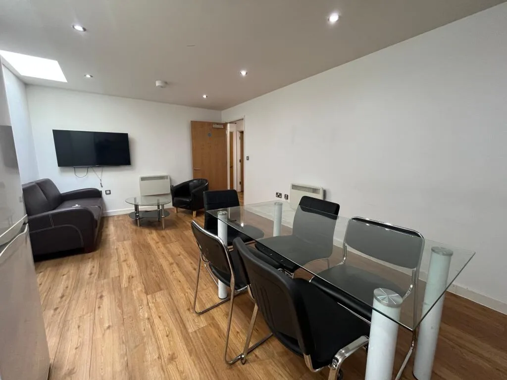 5 bedroom flat for rent