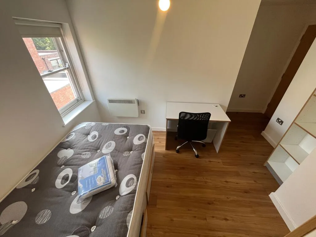 5 bedroom flat for rent