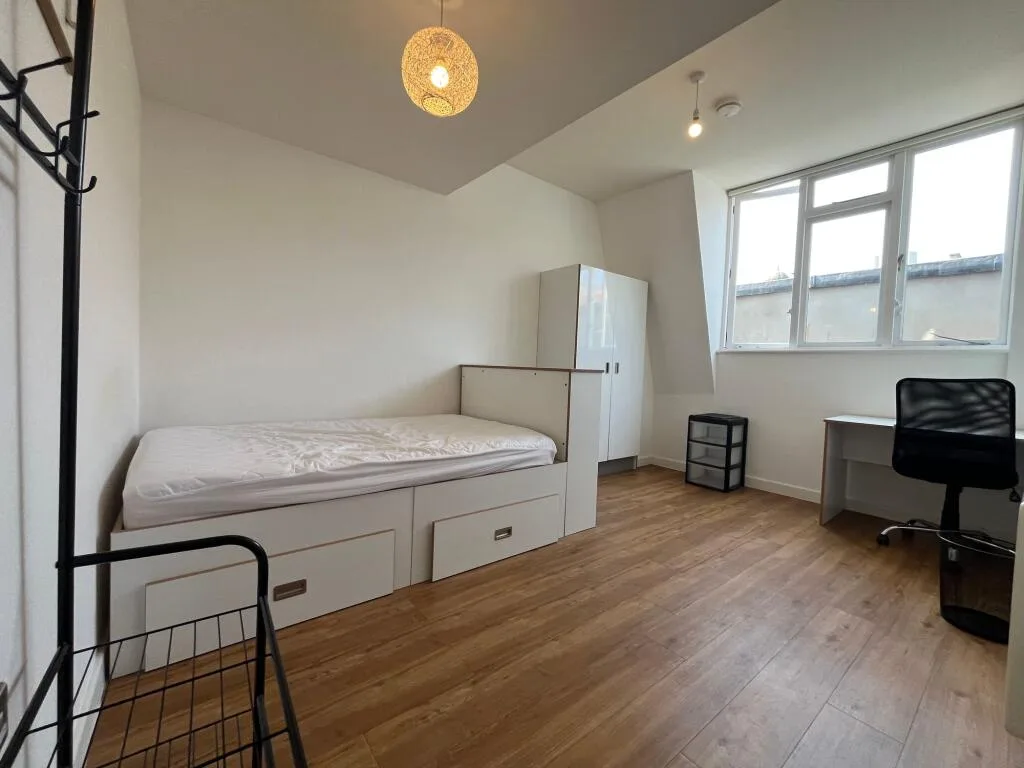 5 bedroom flat for rent