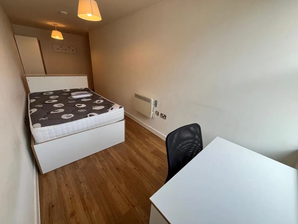 5 bedroom flat for rent