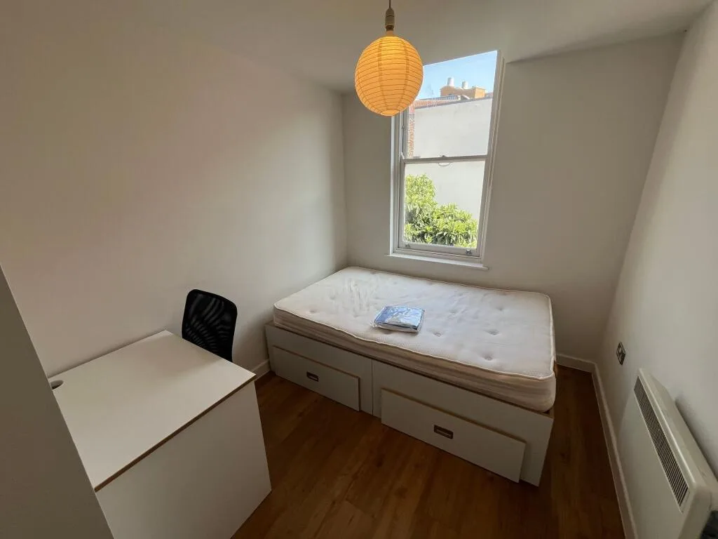5 bedroom flat for rent