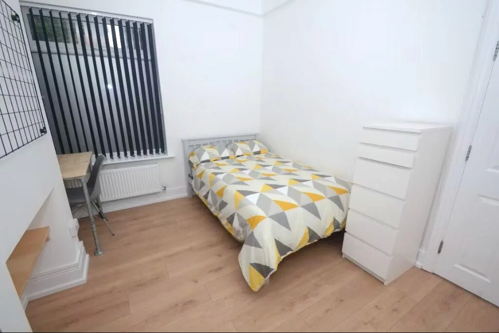 5 bedroom terraced house for rent