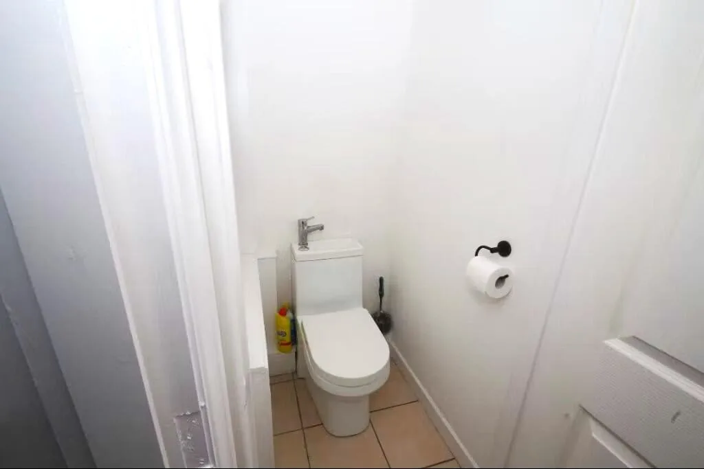 5 bedroom terraced house for rent