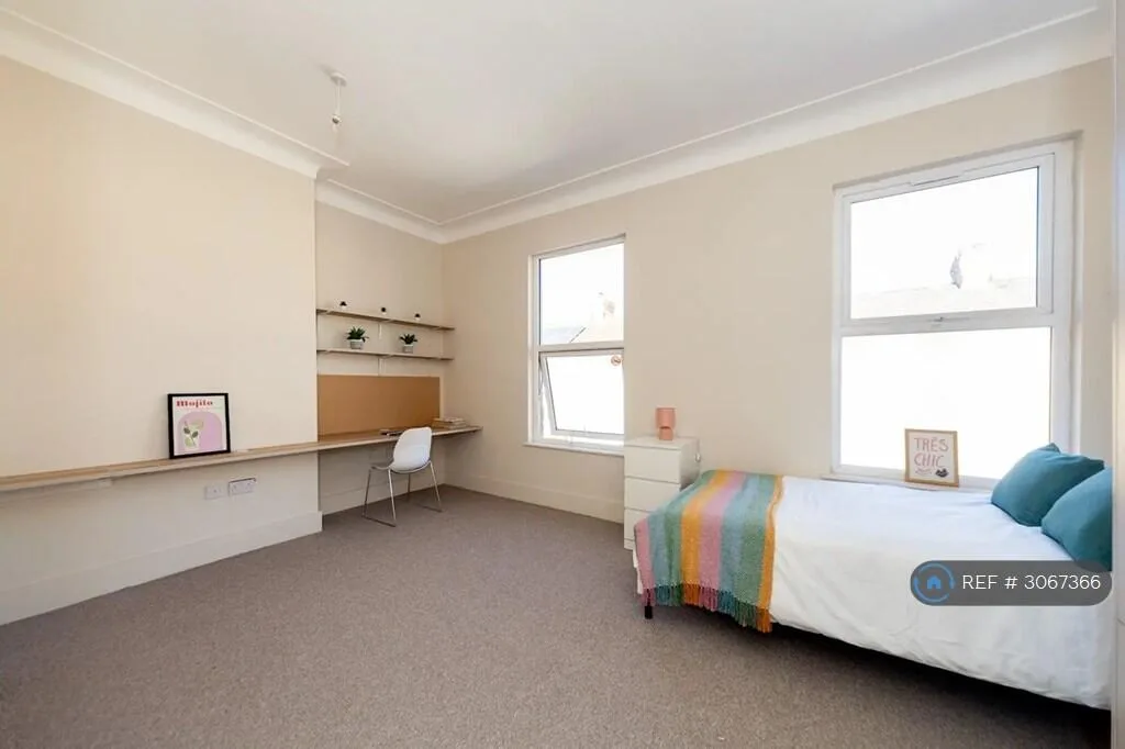 6 bedroom semi-detached house for rent