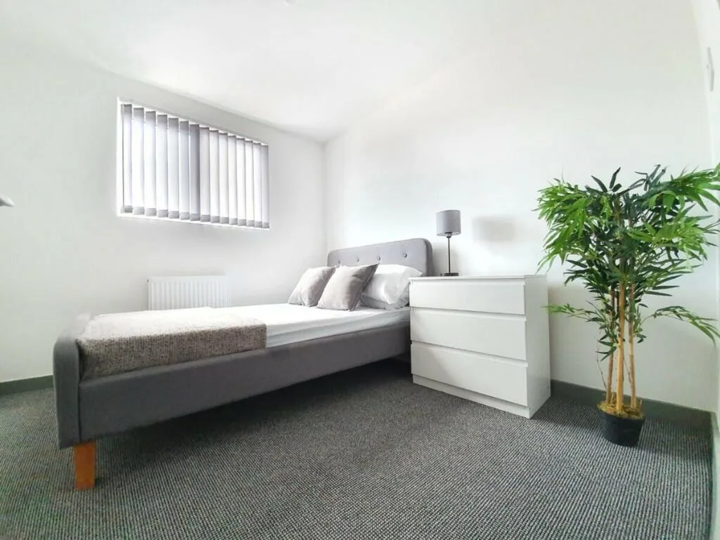 6 bedroom terraced house for rent