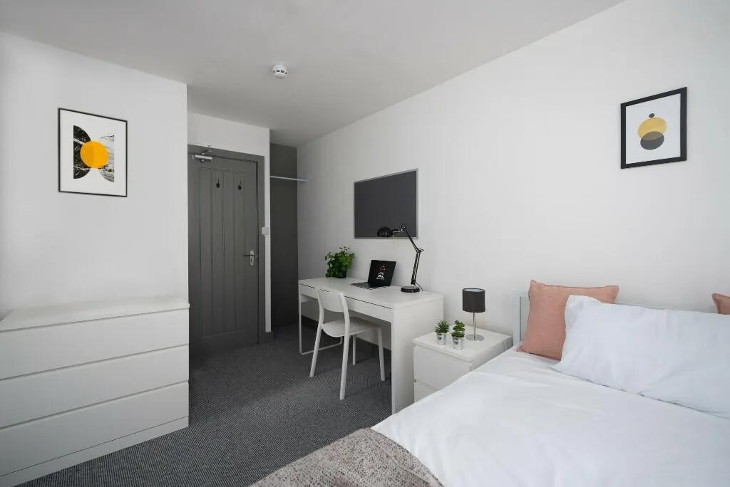 6 bedroom terraced house for rent
