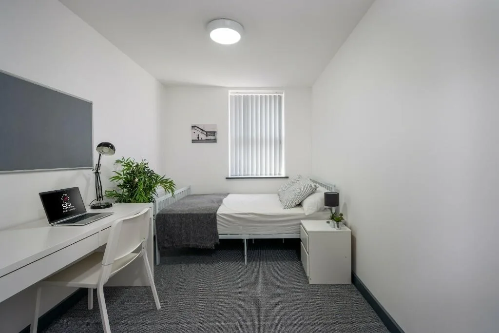 6 bedroom terraced house for rent