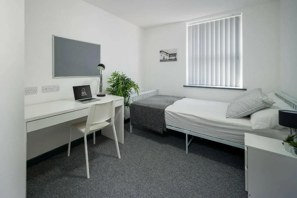6 bedroom terraced house for rent