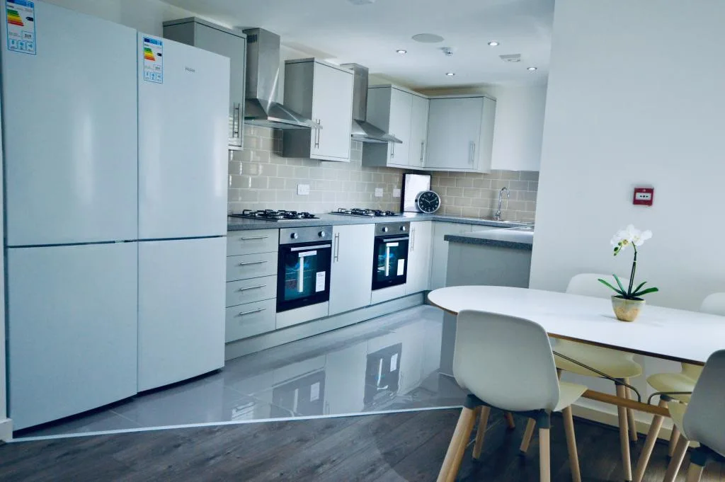 6 bedroom house for rent