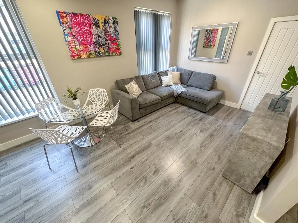 6 bedroom terraced house for rent