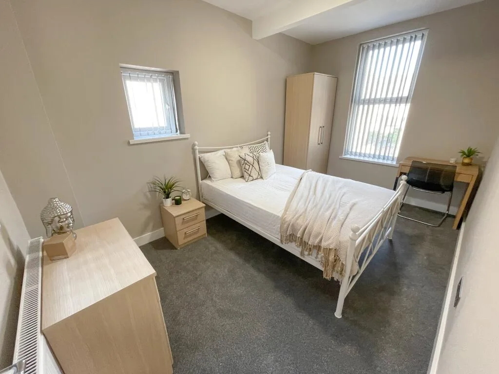 6 bedroom terraced house for rent