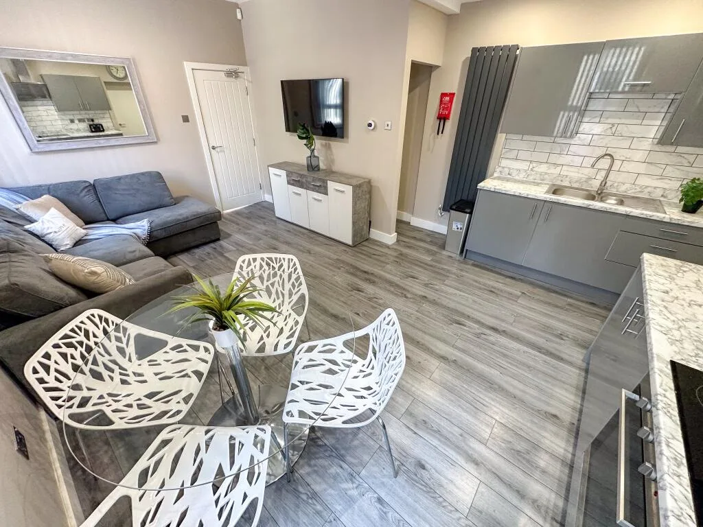 6 bedroom terraced house for rent