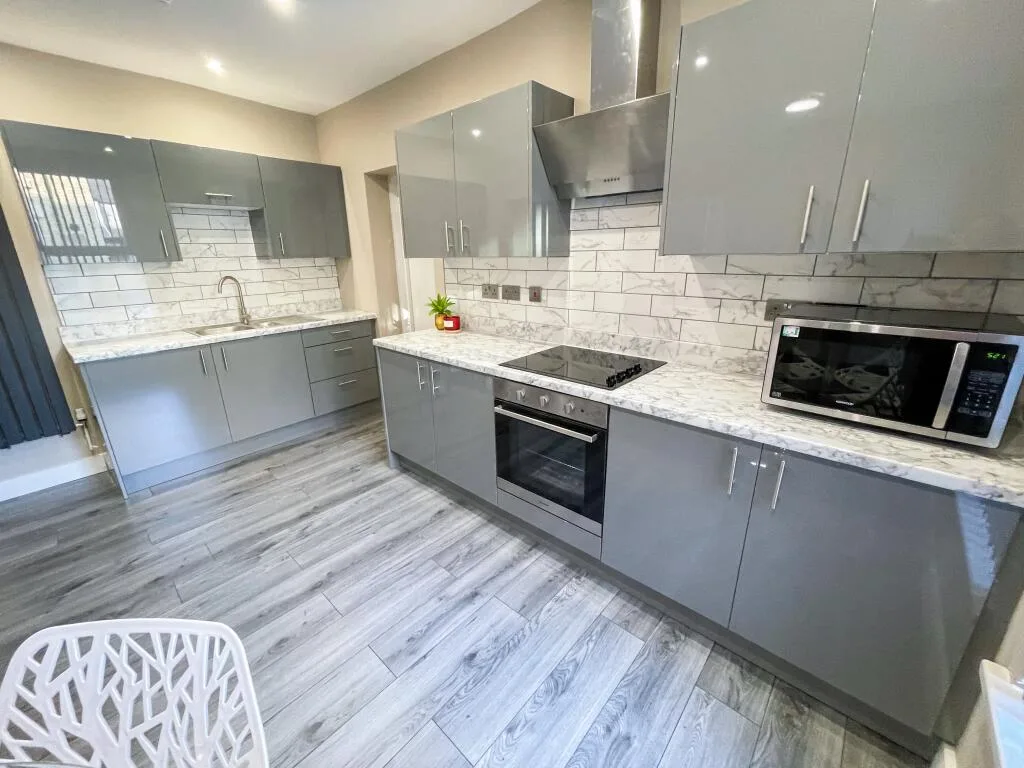 6 bedroom terraced house for rent