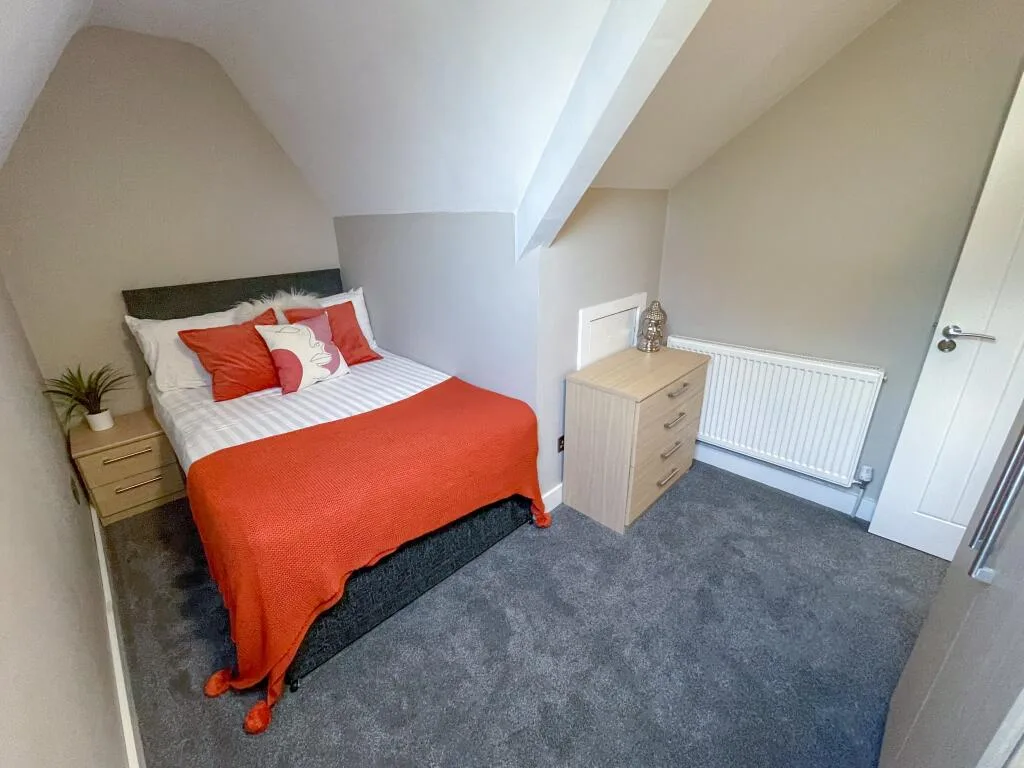 6 bedroom terraced house for rent
