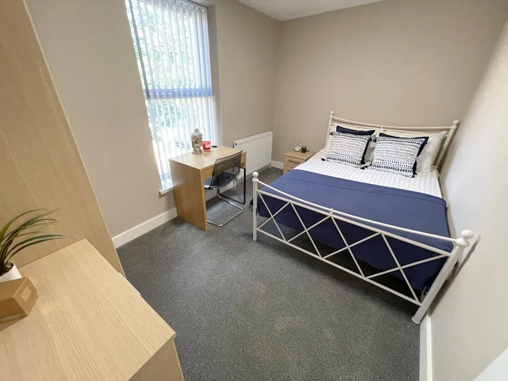 6 bedroom terraced house for rent