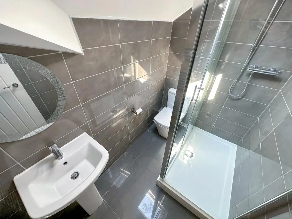 6 bedroom terraced house for rent