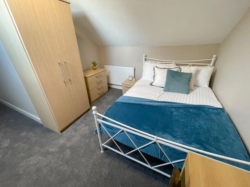 6 bedroom terraced house for rent