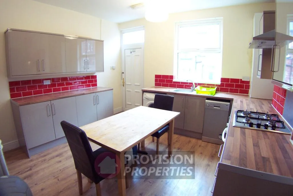 6 bedroom terraced house for rent