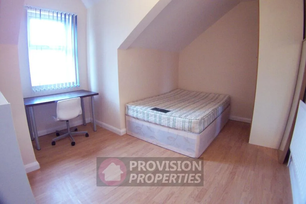 6 bedroom terraced house for rent