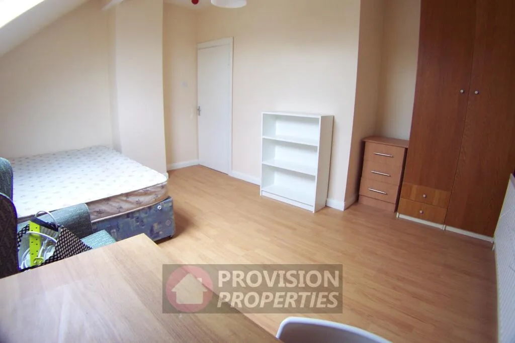 6 bedroom terraced house for rent