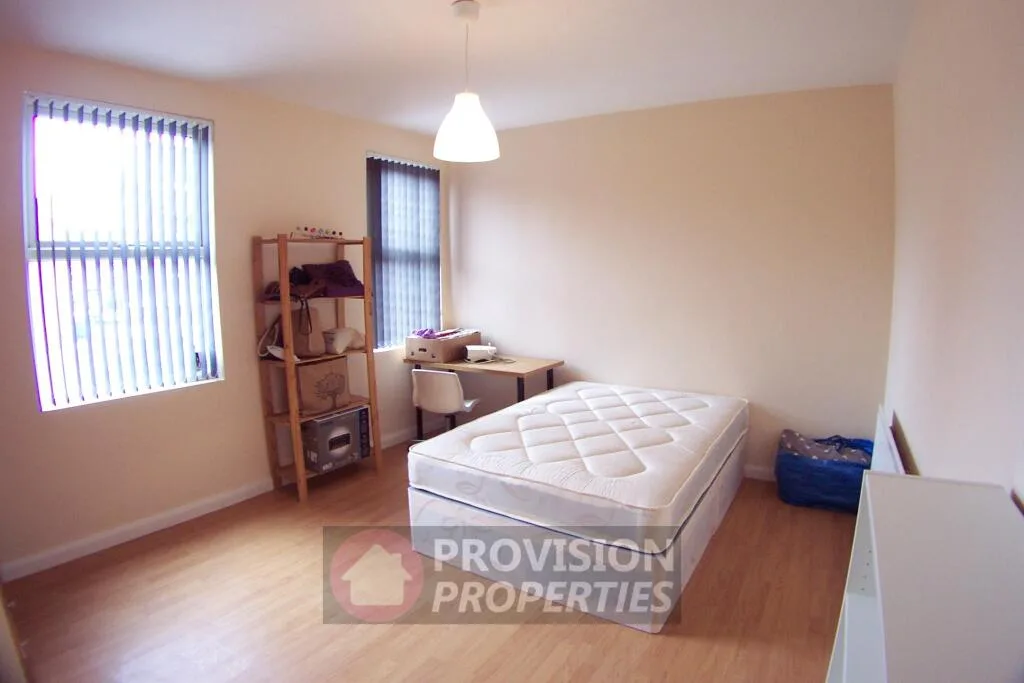 6 bedroom terraced house for rent