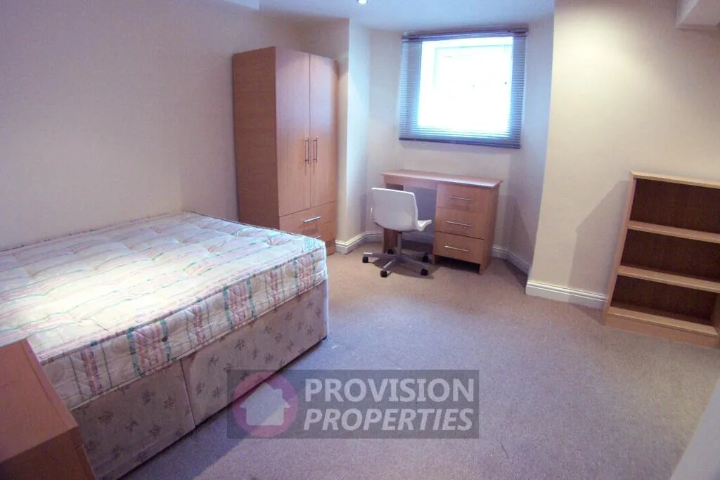 6 bedroom terraced house for rent