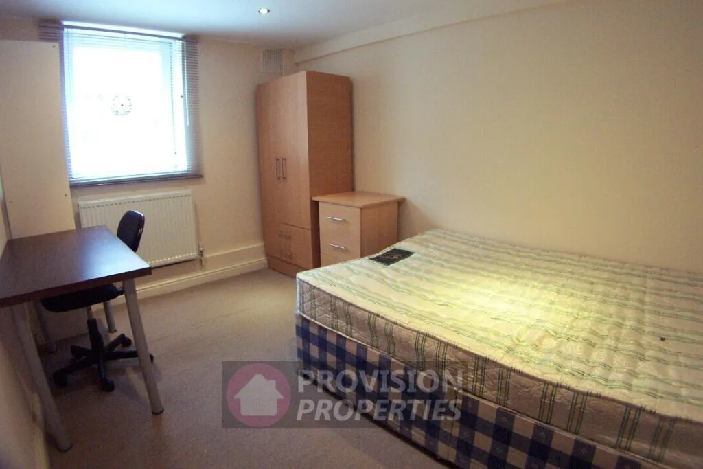 6 bedroom terraced house for rent