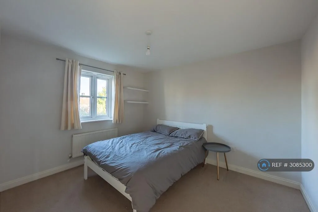 4 bedroom end of terrace house for rent