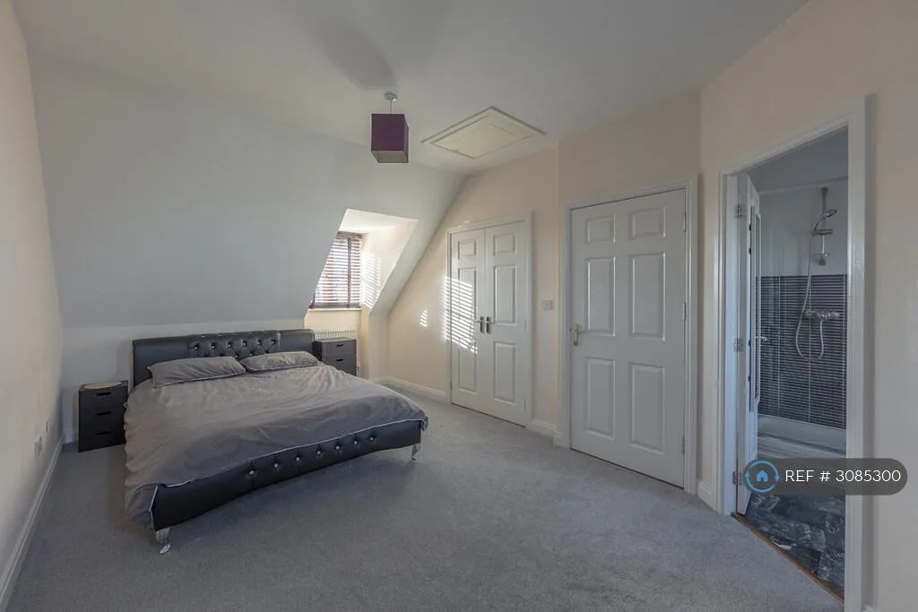 4 bedroom end of terrace house for rent