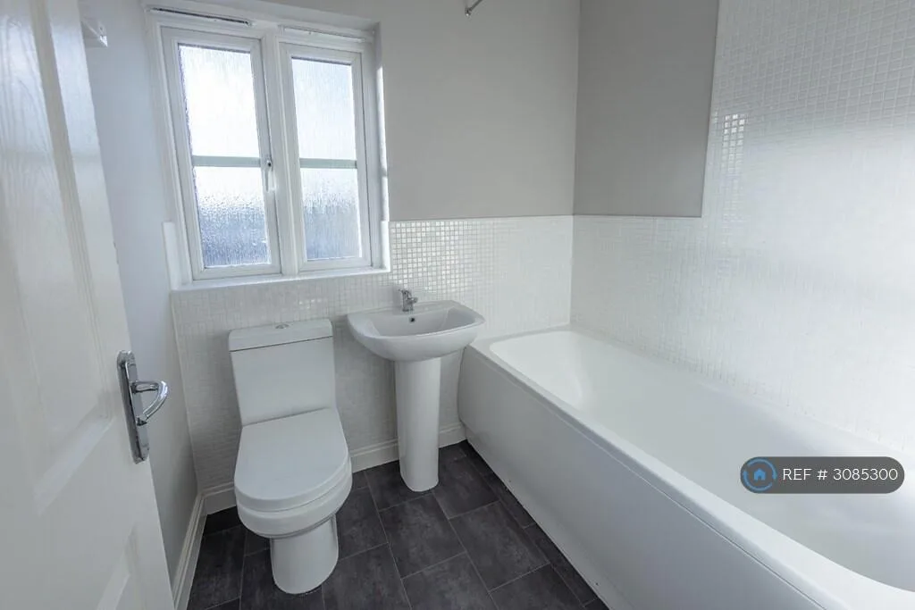 4 bedroom end of terrace house for rent