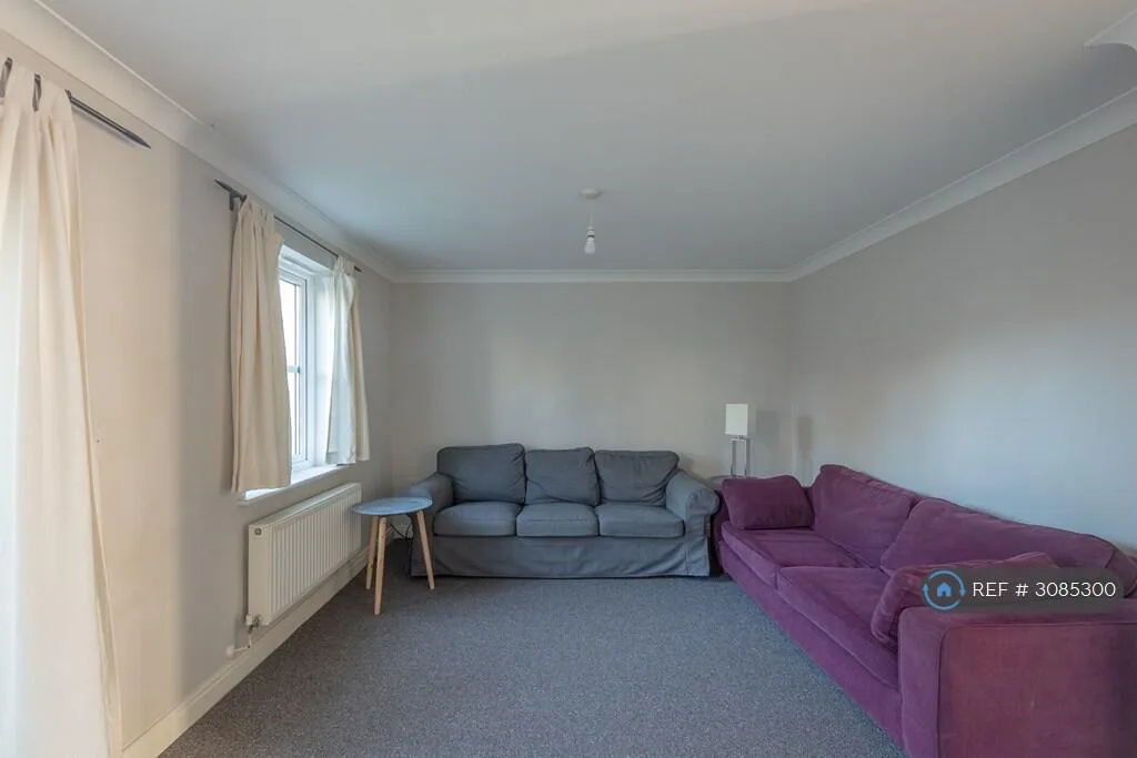 4 bedroom end of terrace house for rent