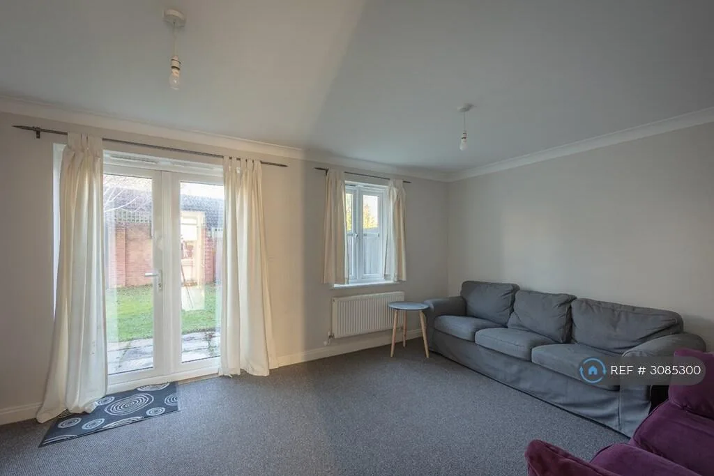 4 bedroom end of terrace house for rent