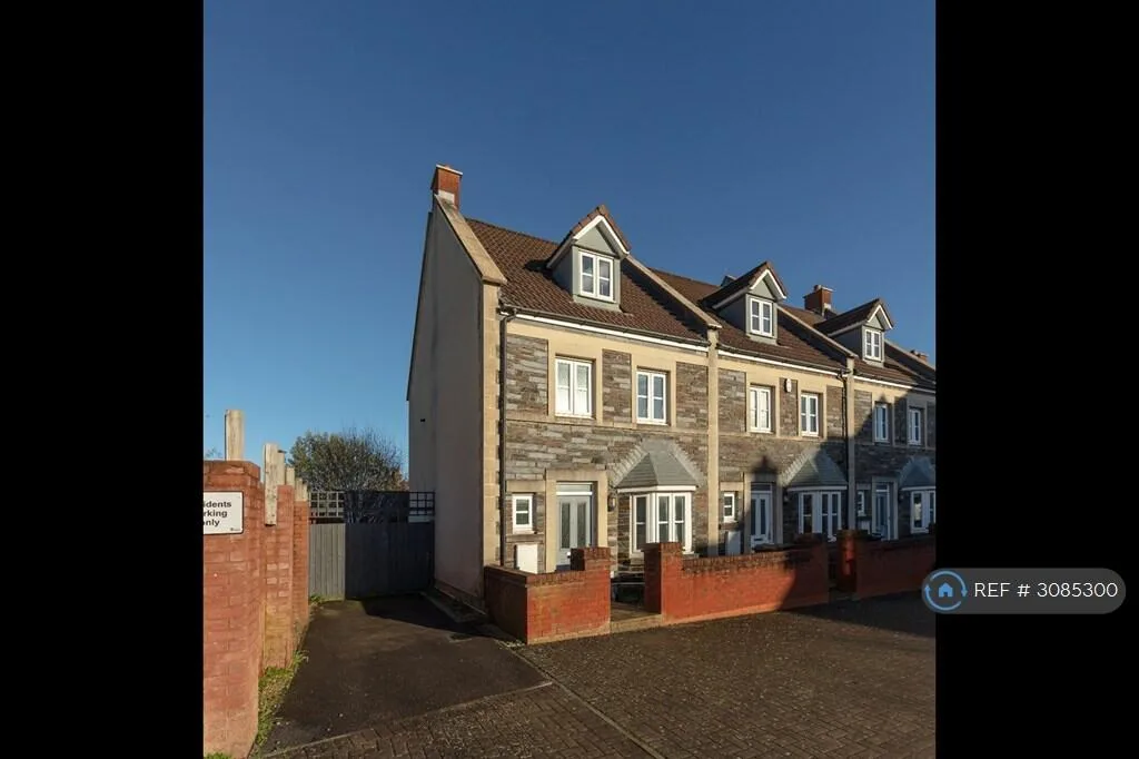 4 bedroom end of terrace house for rent