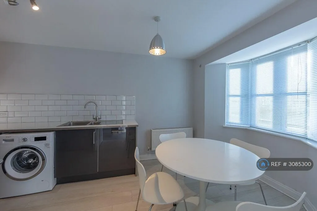 4 bedroom end of terrace house for rent