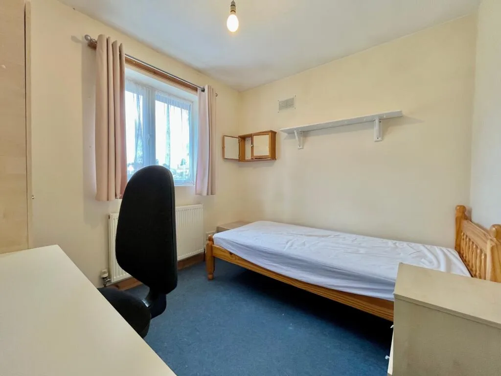 7 bedroom semi-detached house for rent