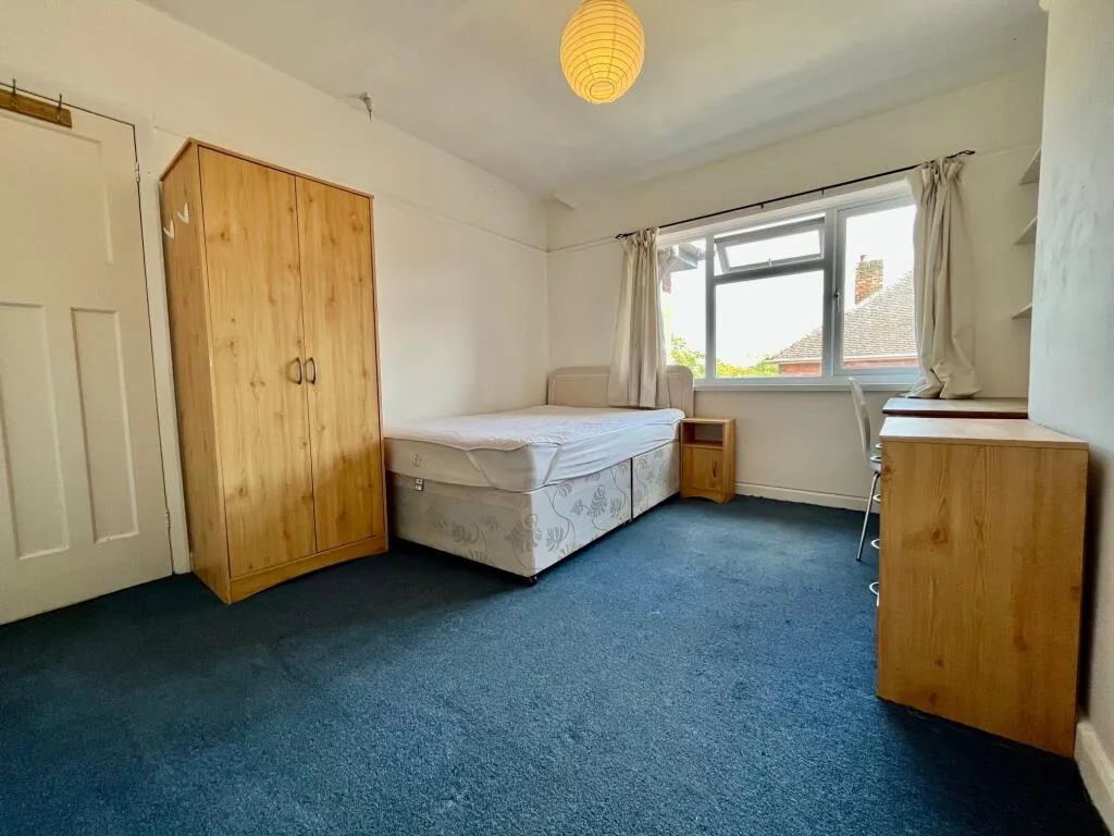 7 bedroom semi-detached house for rent