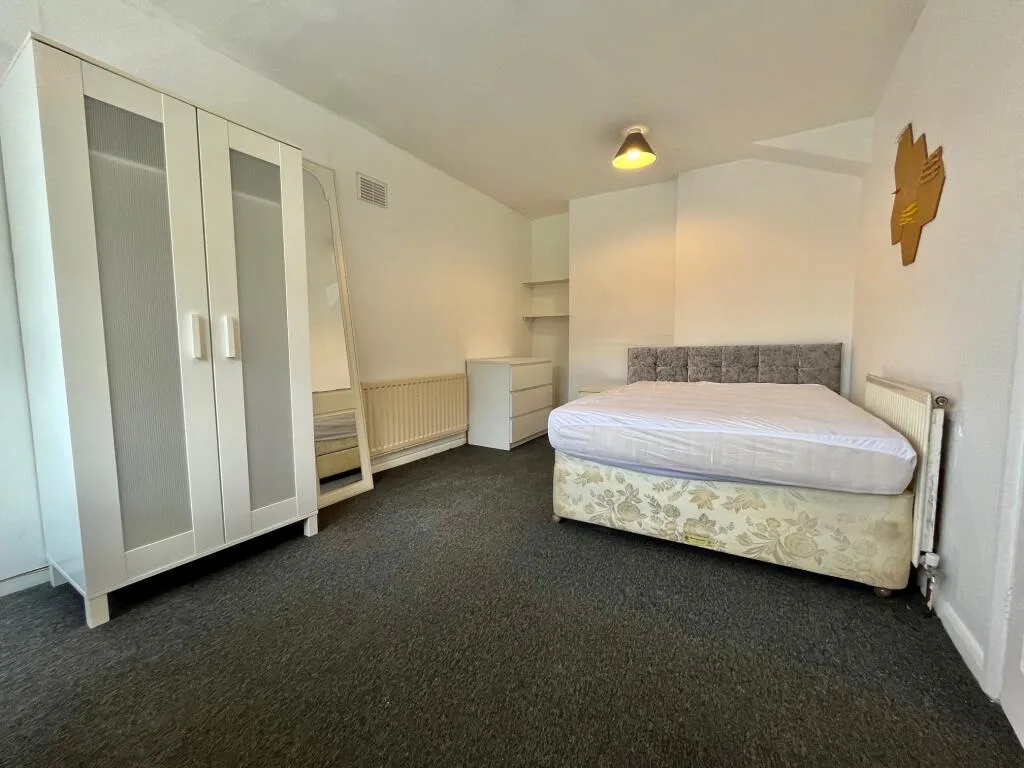 7 bedroom semi-detached house for rent